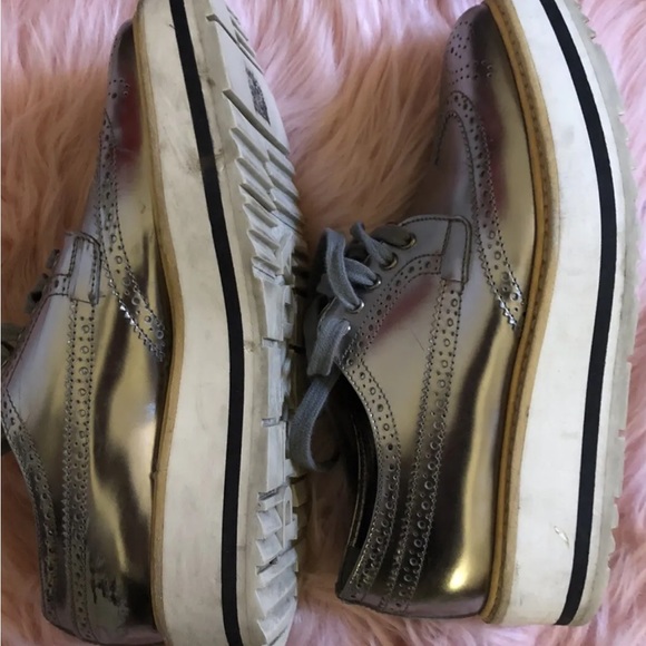 Prada - Picture 2 of 9